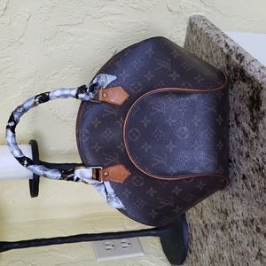 Louis Vuitton Monogram Ellipse PM